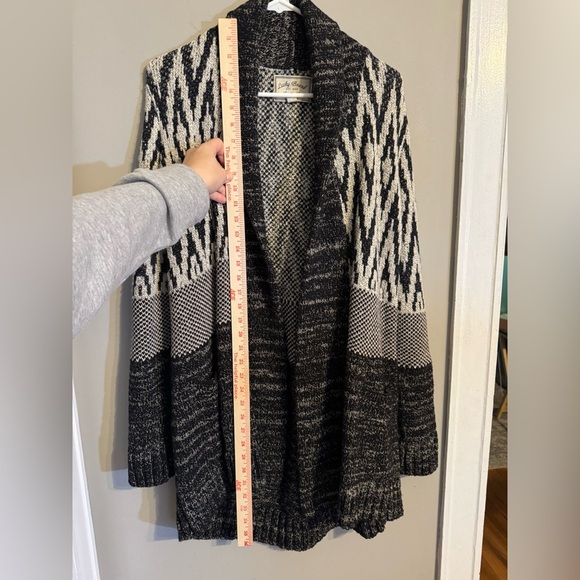 Lucky Brand Like-New Open Front Long Black and Cream Patterned Cardigan - Picture 4 of 7